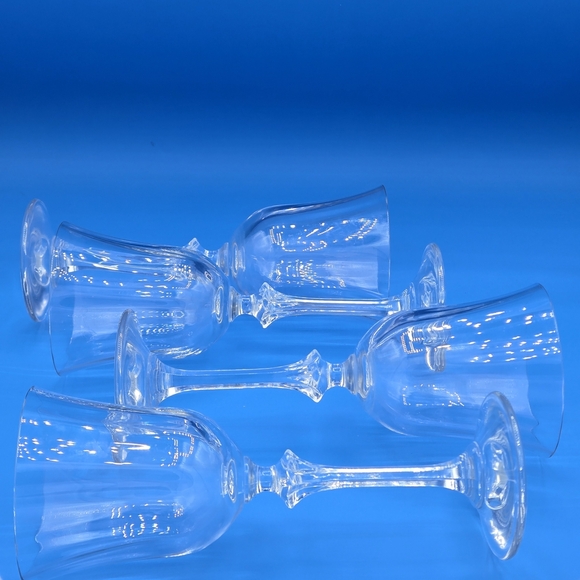 Oneida Fedora Pattern Stemware Set of 4 Clear Blown Glass 6 oz. Full Capacity - Picture 3 of 8